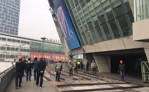 意大利球员协会(AIC)举办的年度最佳大奖(Gran Gala del Calcio)颁奖典礼，奥斯梅恩获得22/23赛季意甲最佳球员。